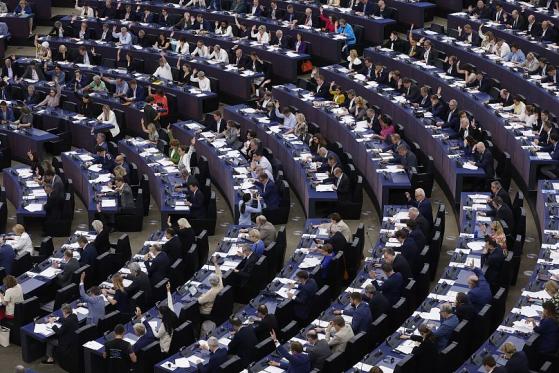 IA e eleições europeias: Podem as novas tecnologias estar a fomentar o euroceticismo?