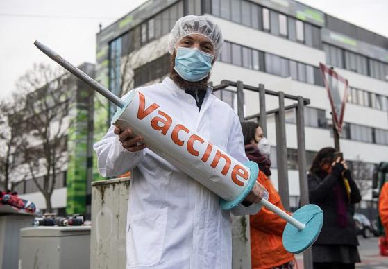 Vacinas contra COVID-19 salvaram pelo menos 1,4 milhões de vidas na Europa, segundo a OMS
